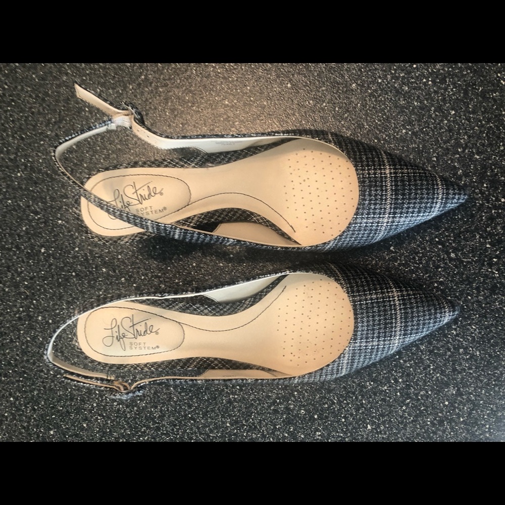 Lifestride 2.5” kitten heeled sling backs